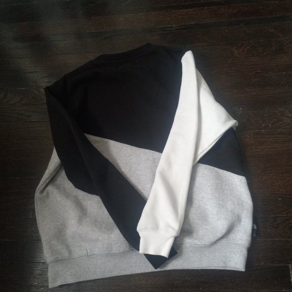 Novus Mens Shirt Black And Grey White Color Size Medium Logo Cozy Comfort Casual - Picture 7 of 9